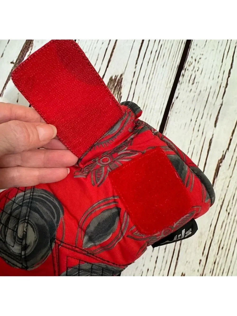 Vintage Nils Red, Gray and Black Patterned Ski Mittens Medium